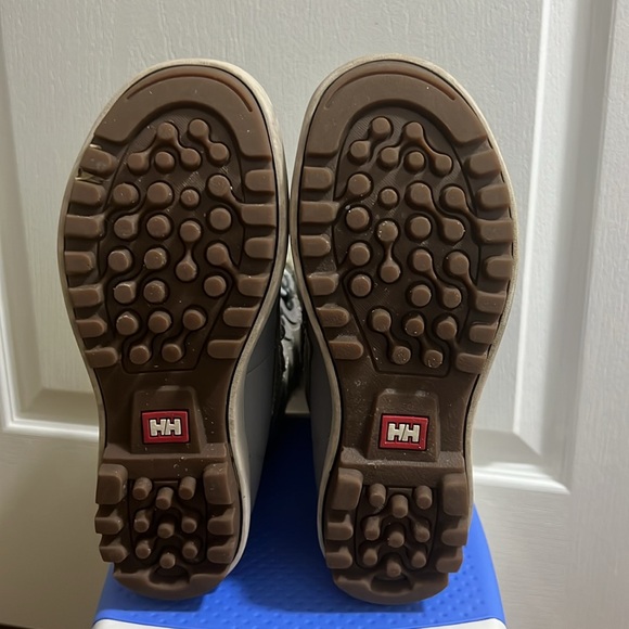 HELLY HANSEN “W GARIBALDI VL” BOOTS, LIGHT GREY/ ALLOY/ NIMBUS CLOUD.US SIZE 6.5 - Picture 6 of 6